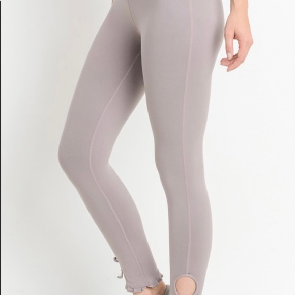 Mono B Capri high waisted four way stretch - Picture 2 of 8